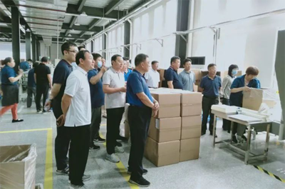 聚焦創(chuàng)新驅(qū)動(dòng)，服務(wù)隊(duì)觀摩電子專用材料研發(fā)重點(diǎn)項(xiàng)目